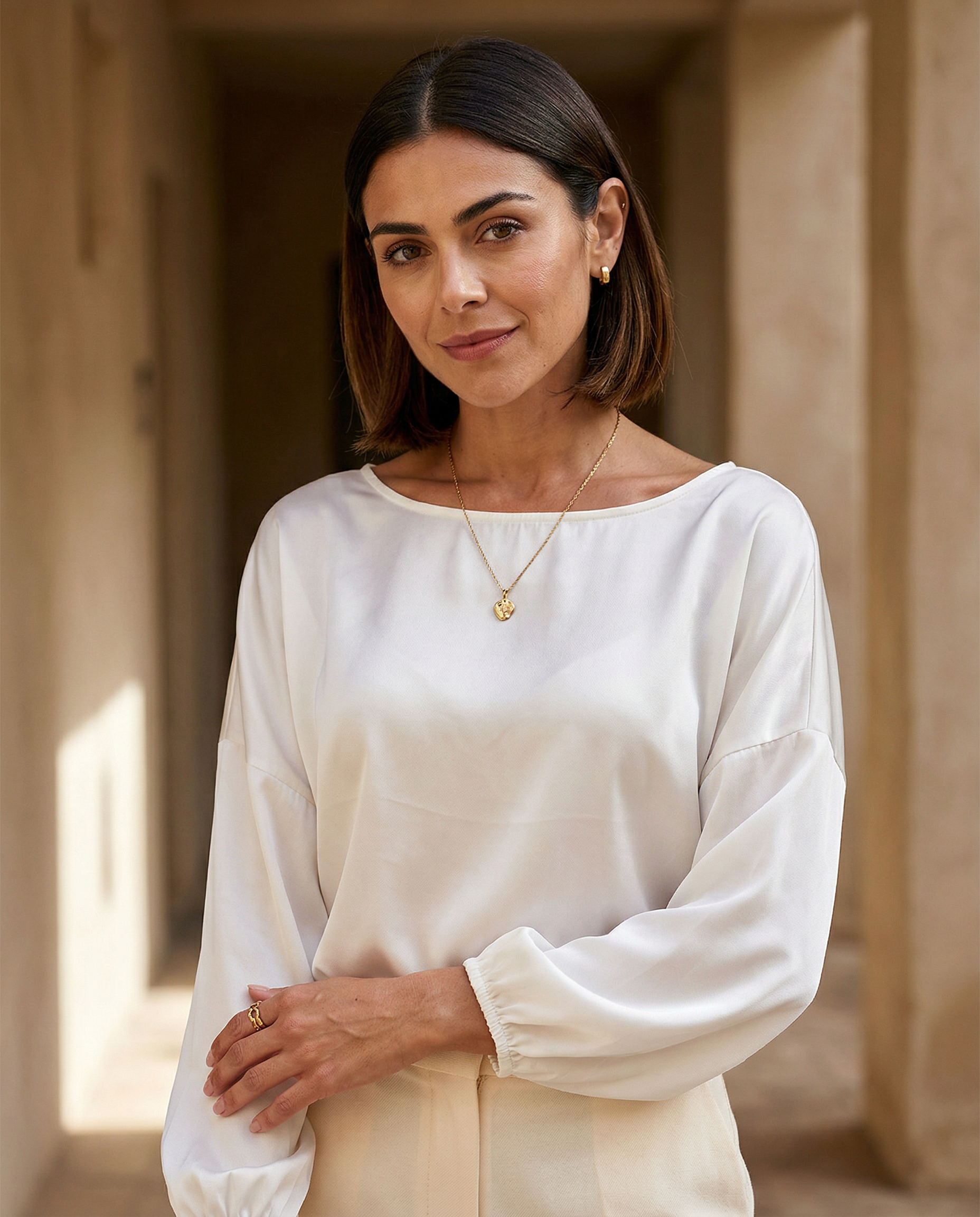 Detalle de Blusa Bandeja Satin de YACADI.