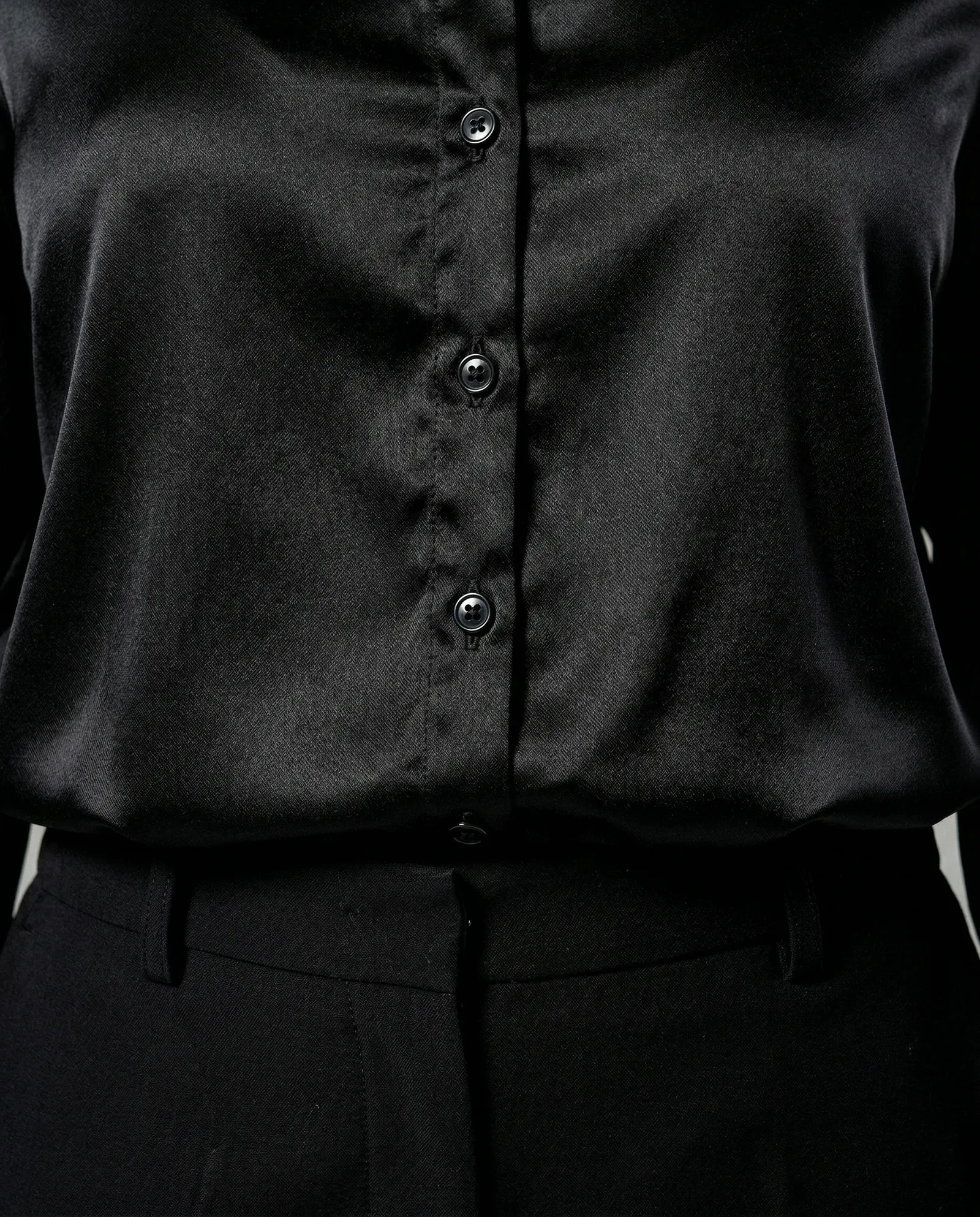 Vista adicional de Blusa Clasica Satin de YACADI.
