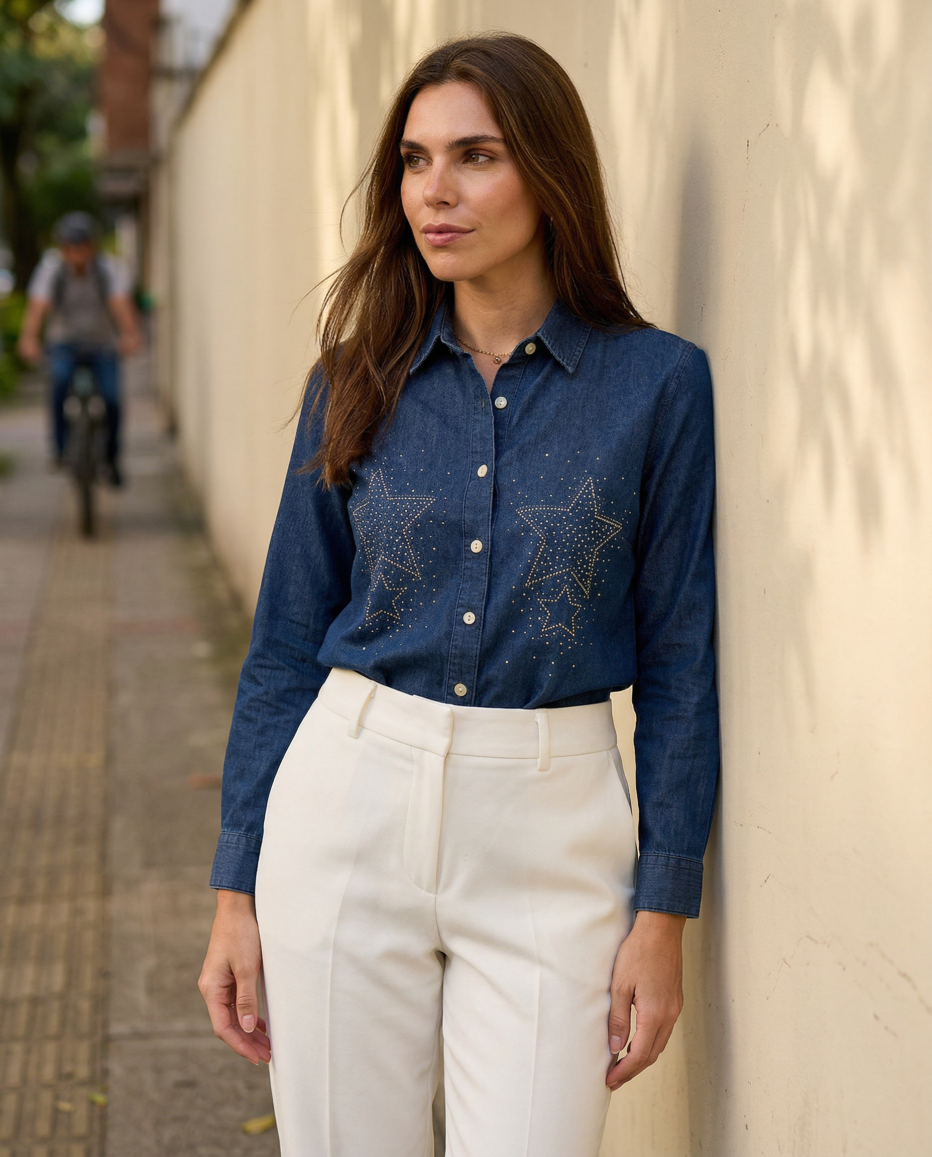 Detalle de Blusa Jean Clasica de YACADI.