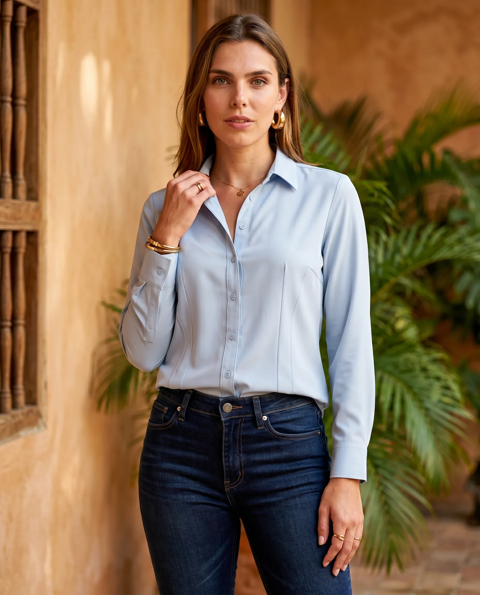 Detalle de Blusa Magda Clasica Seda de YACADI.