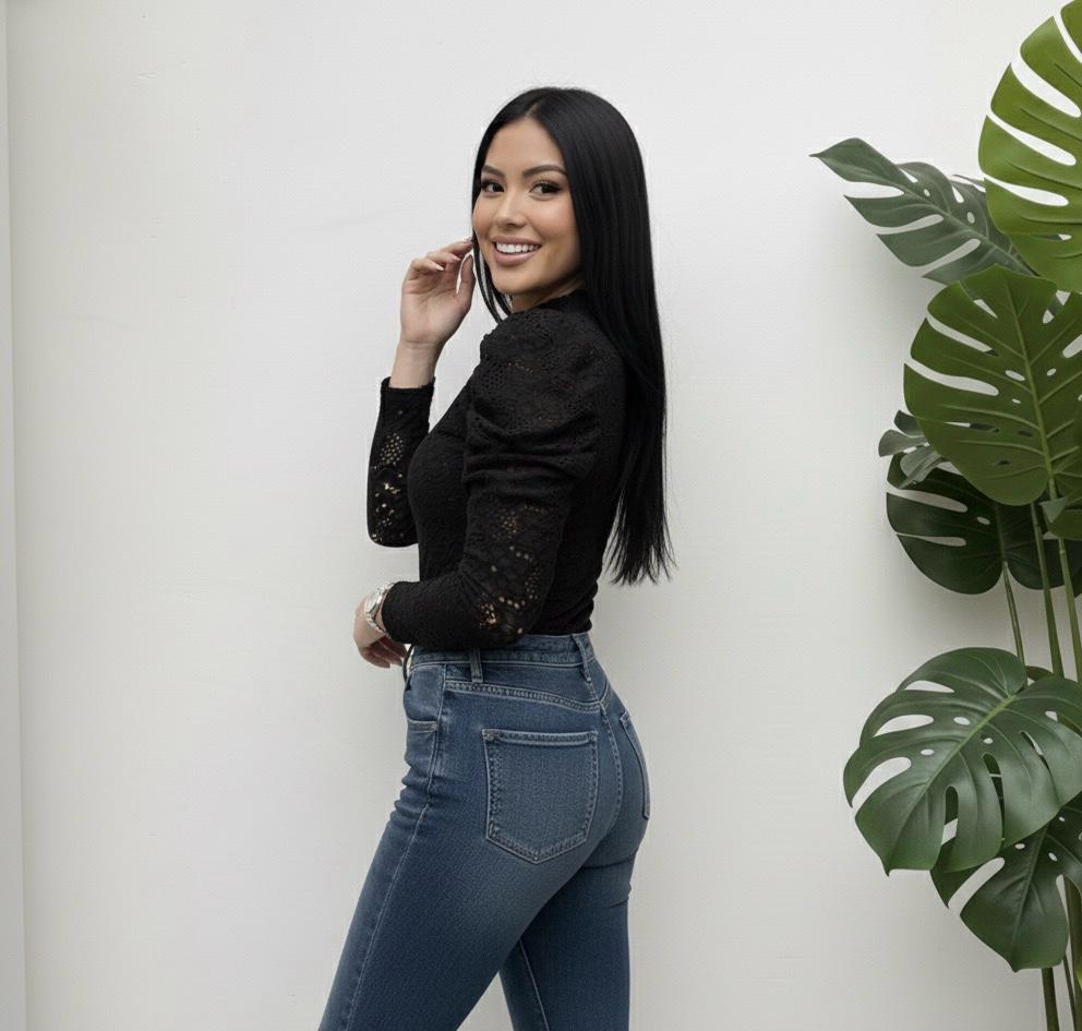 Detalle de Buso Serena Manga Larga de YACADI.