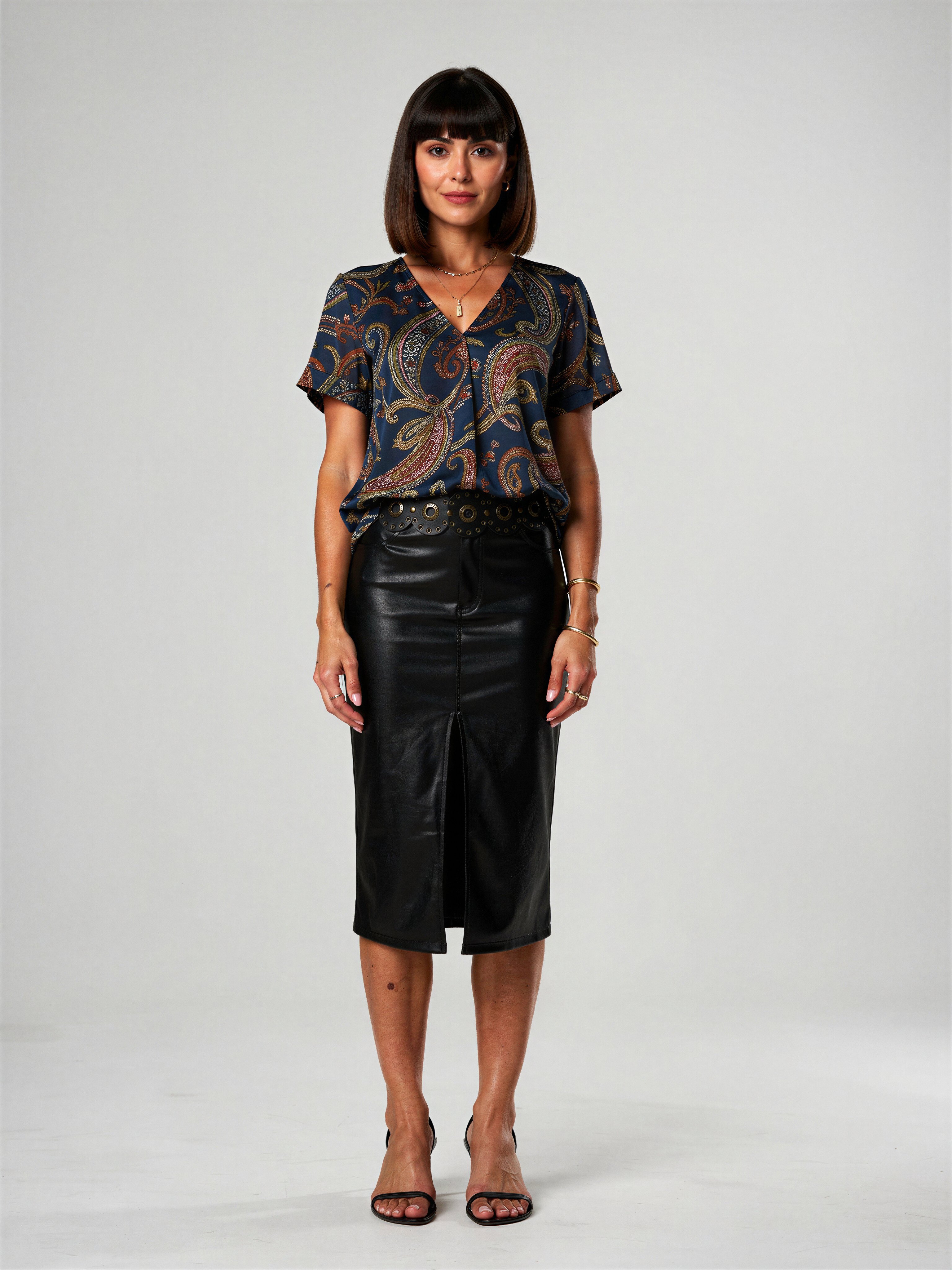 Referencia 5 de Falda Oliva de YACADI.