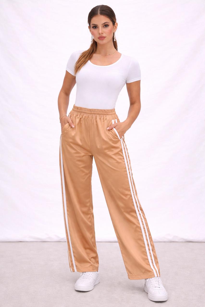 Detalle de Pantalon Satin Rayas de YACADI.